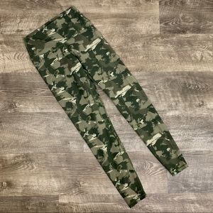 COLORFULKOALA Green Camouflage Leggings Medium